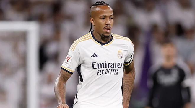 足球场上战 足球场上战